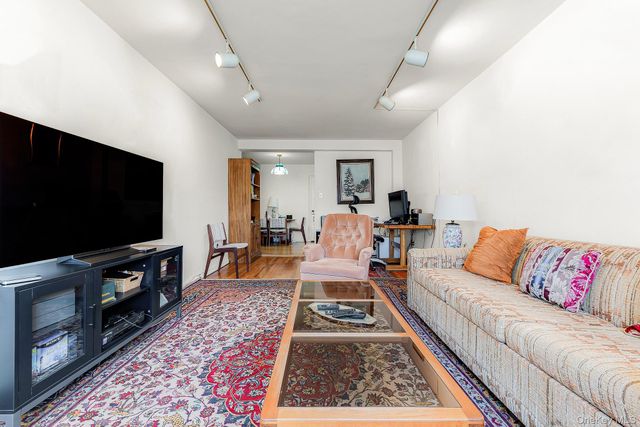 67-50 Thornton Place 4S, Forest Hills, NY 11375