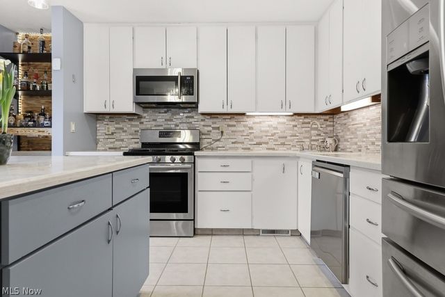 22144 Meadowsouth Court, Strongsville, OH 44149