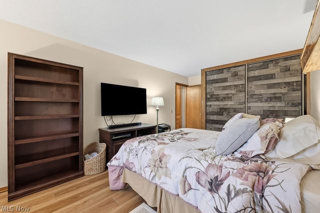 22144 Meadowsouth Court, Strongsville, OH 44149