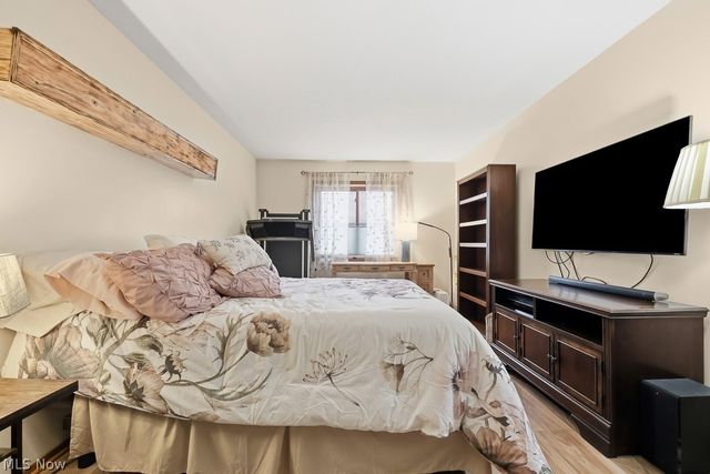 22144 Meadowsouth Court, Strongsville, OH 44149