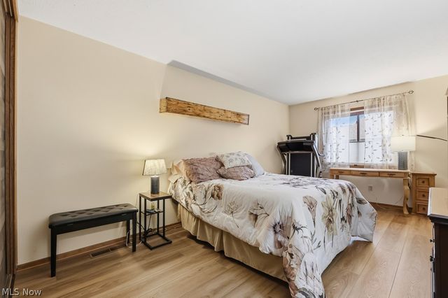 22144 Meadowsouth Court, Strongsville, OH 44149