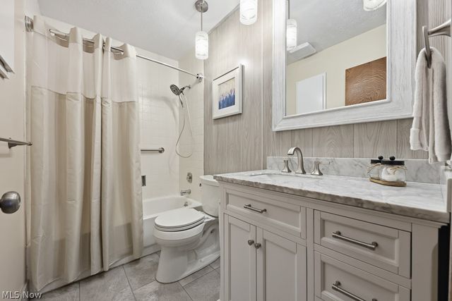 22144 Meadowsouth Court, Strongsville, OH 44149