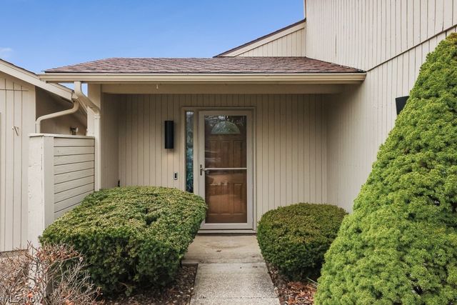 22144 Meadowsouth Court, Strongsville, OH 44149