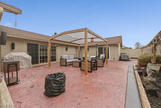 22144 Meadowsouth Court, Strongsville, OH 44149