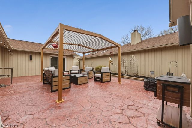 22144 Meadowsouth Court, Strongsville, OH 44149