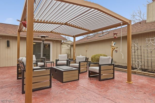 22144 Meadowsouth Court, Strongsville, OH 44149