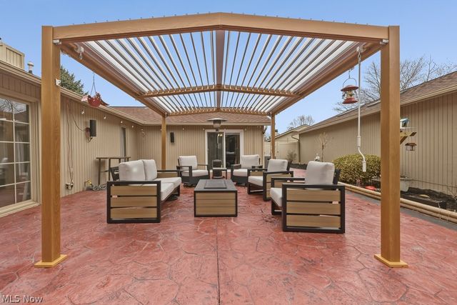 22144 Meadowsouth Court, Strongsville, OH 44149