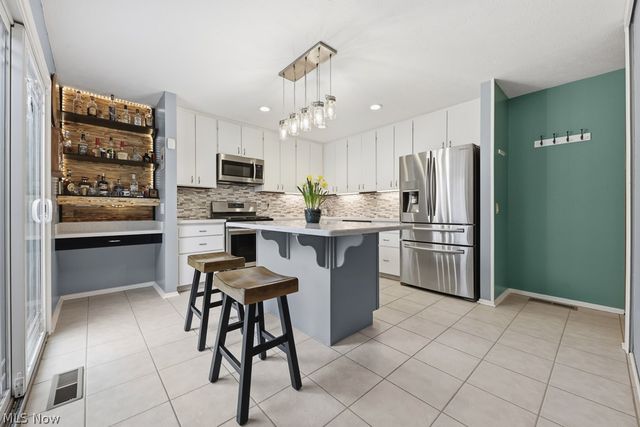 22144 Meadowsouth Court, Strongsville, OH 44149