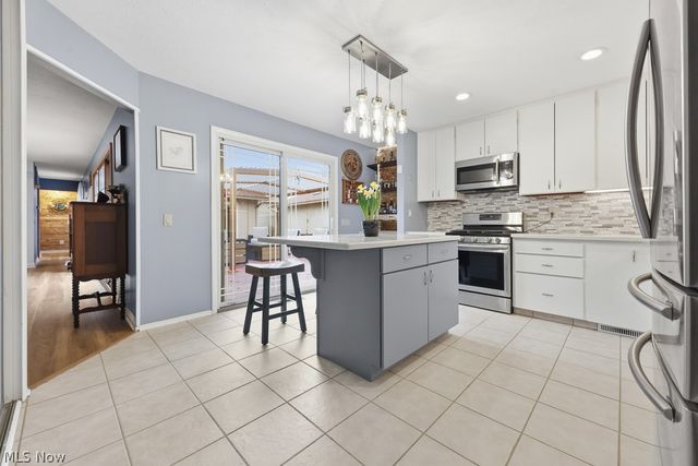 22144 Meadowsouth Court, Strongsville, OH 44149