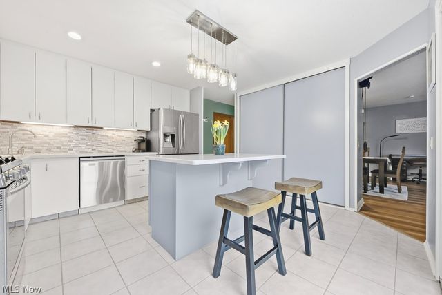 22144 Meadowsouth Court, Strongsville, OH 44149