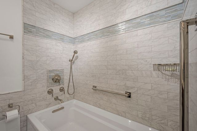 1560 N Sandburg Terrace 3602-04, Chicago, IL 60610