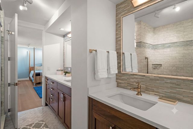 1560 N Sandburg Terrace 3602-04, Chicago, IL 60610