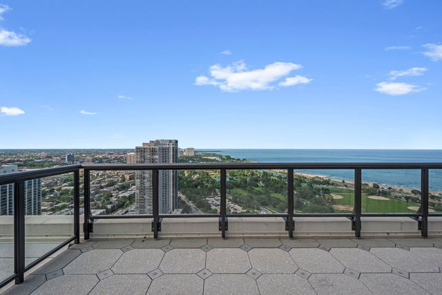 1560 N Sandburg Terrace 3602-04, Chicago, IL 60610