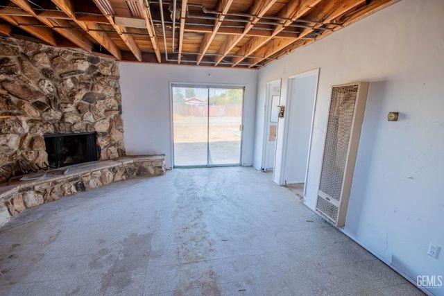 2505 Manor Street, Bakersfield, CA 93308