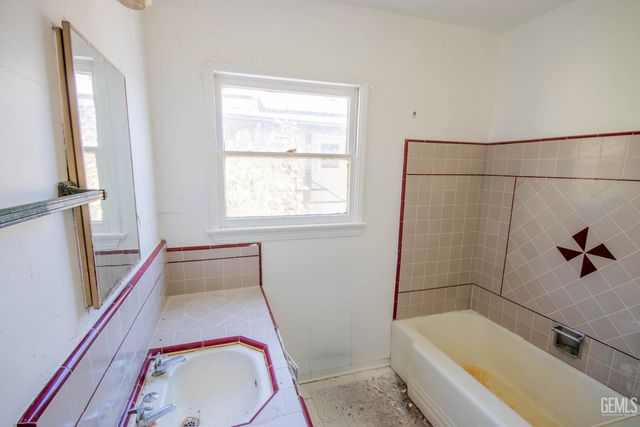2505 Manor Street, Bakersfield, CA 93308