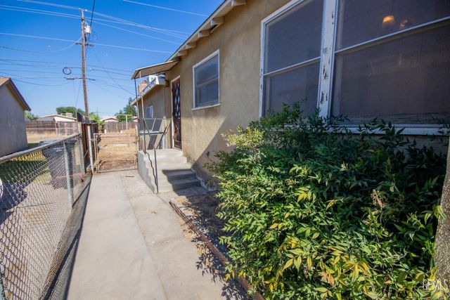 2505 Manor Street, Bakersfield, CA 93308