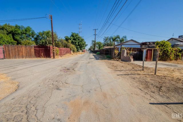 2505 Manor Street, Bakersfield, CA 93308
