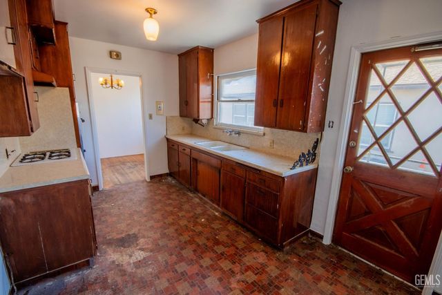 2505 Manor Street, Bakersfield, CA 93308