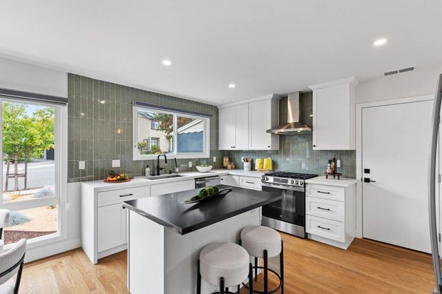 21476 Orange Avenue, Castro Valley, CA 94546