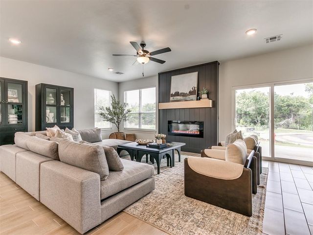 7717 Woods Edge Way, Yukon, OK 73099