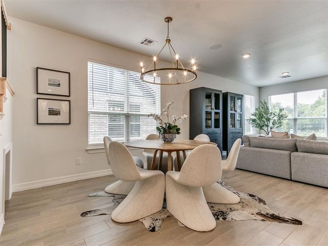 7717 Woods Edge Way, Yukon, OK 73099