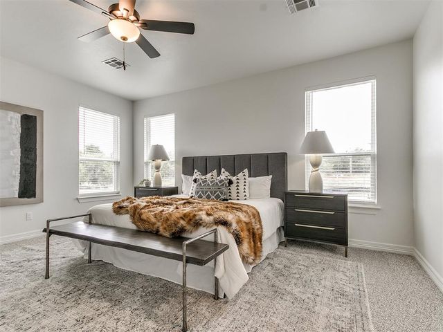 7717 Woods Edge Way, Yukon, OK 73099