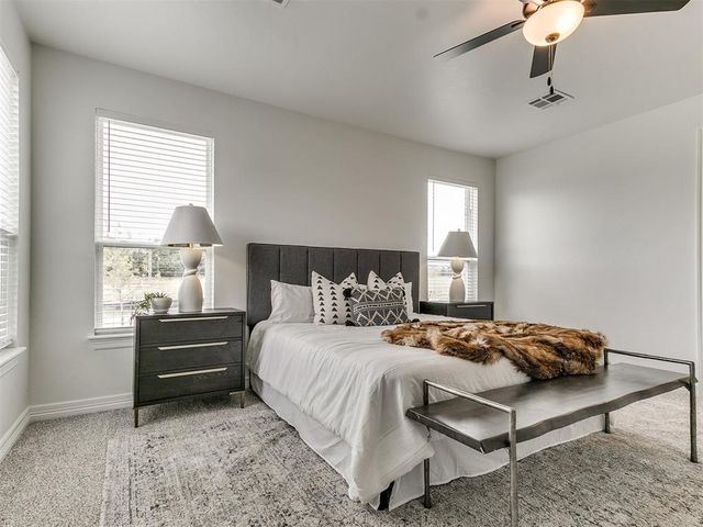 7717 Woods Edge Way, Yukon, OK 73099