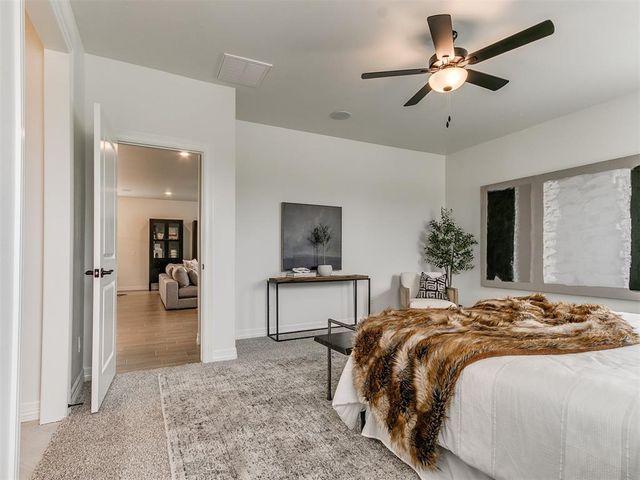7717 Woods Edge Way, Yukon, OK 73099