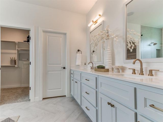 7717 Woods Edge Way, Yukon, OK 73099