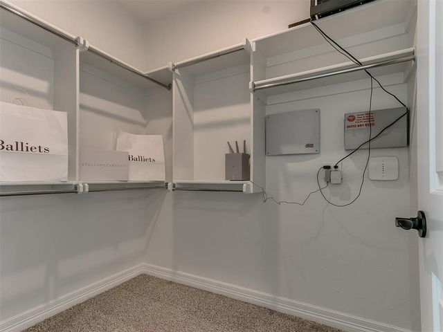7717 Woods Edge Way, Yukon, OK 73099