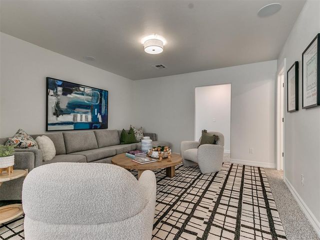 7717 Woods Edge Way, Yukon, OK 73099
