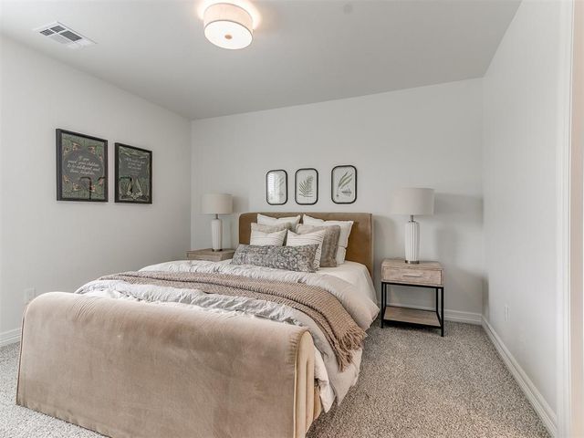 7717 Woods Edge Way, Yukon, OK 73099