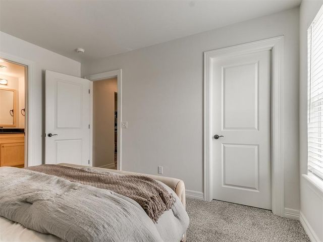 7717 Woods Edge Way, Yukon, OK 73099