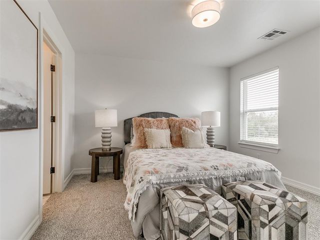 7717 Woods Edge Way, Yukon, OK 73099