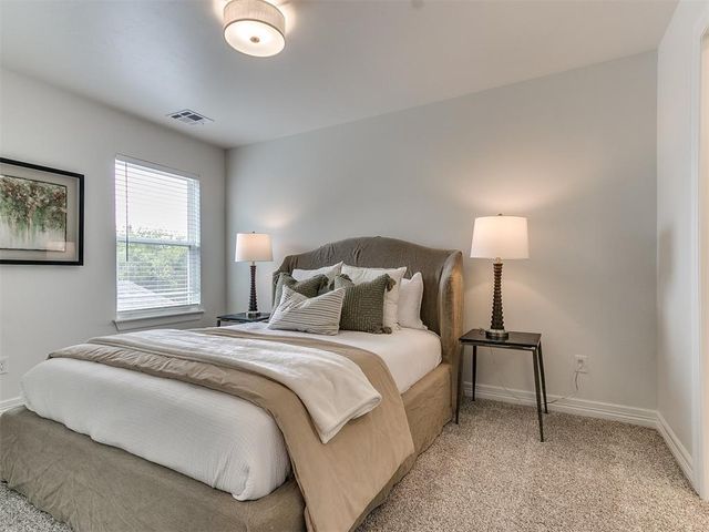 7717 Woods Edge Way, Yukon, OK 73099