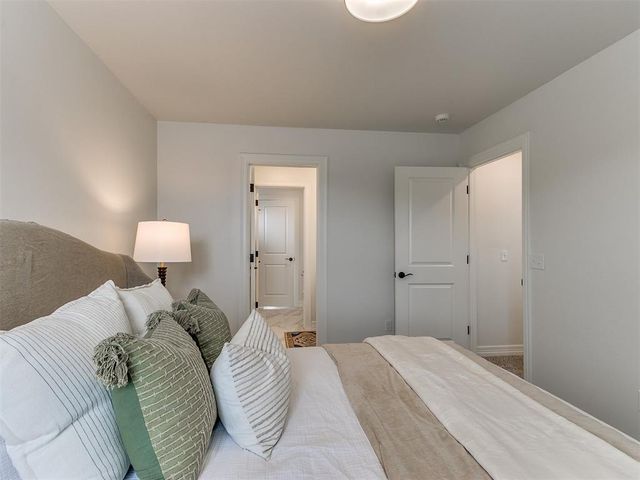 7717 Woods Edge Way, Yukon, OK 73099