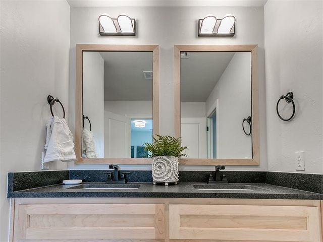 7717 Woods Edge Way, Yukon, OK 73099