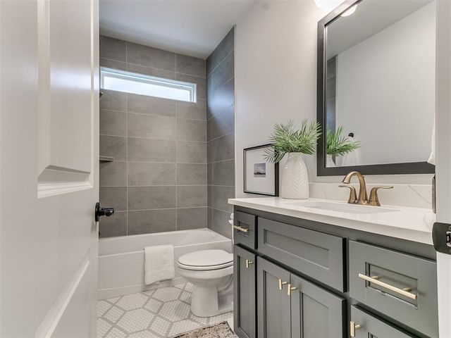 7717 Woods Edge Way, Yukon, OK 73099