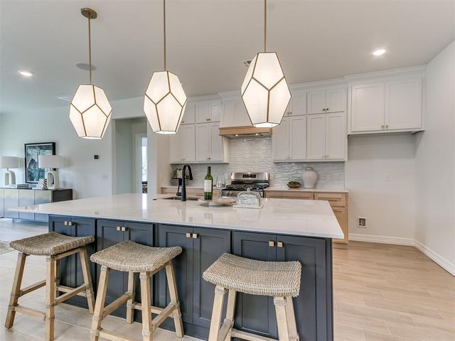 7717 Woods Edge Way, Yukon, OK 73099
