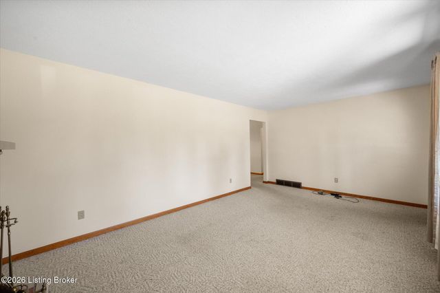 6610 Eclipse Dr, Louisville, KY 40258