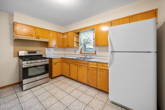 6610 Eclipse Dr, Louisville, KY 40258