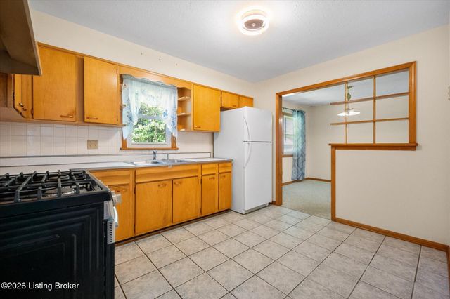 6610 Eclipse Dr, Louisville, KY 40258
