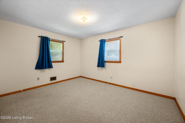 6610 Eclipse Dr, Louisville, KY 40258