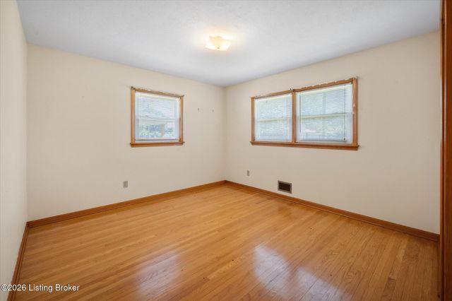 6610 Eclipse Dr, Louisville, KY 40258