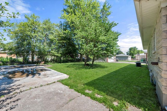 6610 Eclipse Dr, Louisville, KY 40258