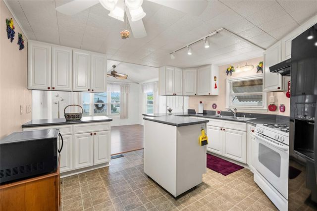 36436 CORDOVA CIRCLE, Zephyrhills, FL 33541
