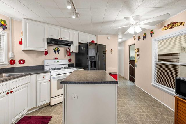 36436 CORDOVA CIRCLE, Zephyrhills, FL 33541