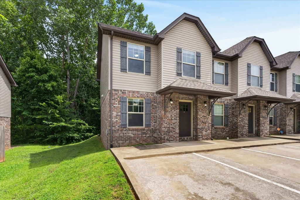 1763 Spring Water Dr, Clarksville, TN 37040