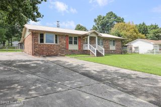 16 Colonial Drive, Jacksonville, NC 28546