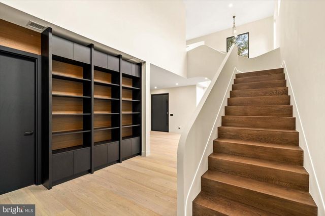 114 LAMBERT DR, Princeton, NJ 08540